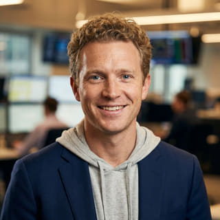 Ryan Brooks, gelistet als leitender Trading-Analyst bei Hell Wertthal, im Profilbild