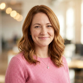 Emily Watson, als Leiterin des Kundensupports bei Hell Wertthal aufgeführt, auf einem Profilbild